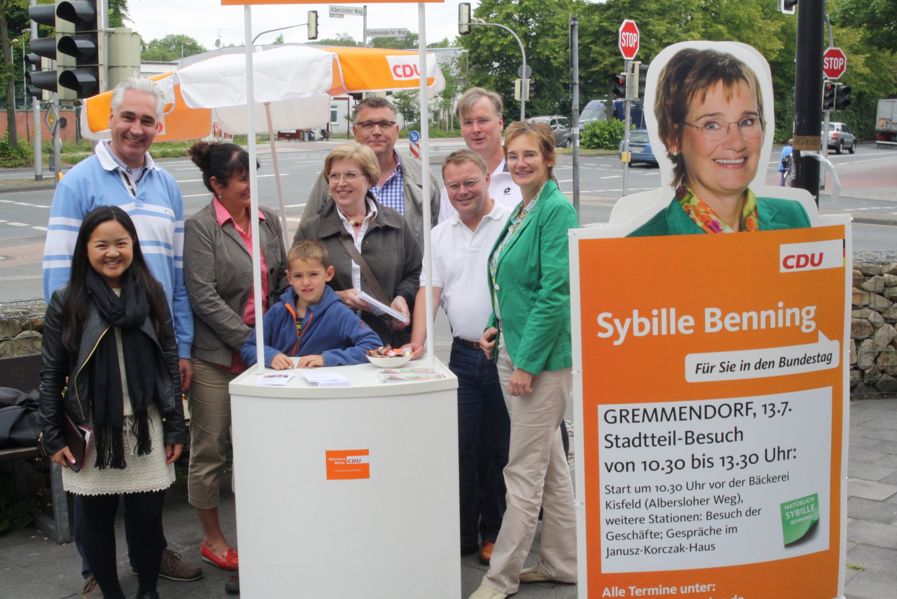 Infostand vor Kisis Kaffeebar